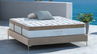 Relaxed vs Firm: How to choose a comfort level of the luxury Saatva Loom & Leaf mattress