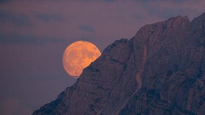 Watch Beaver Moon supermoon rise today in free livestream