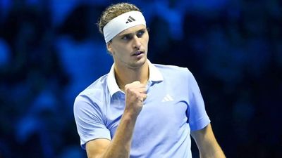 Zverev reaches ATP Finals semis after straight-set win over Alcaraz