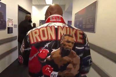 Video: Fans go wild as Mike Tyson arrives at AT&T Stadium for Jake Paul fight