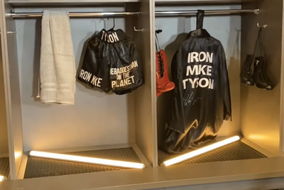 Video: Inside Mike Tyson’s dressing room before Jake Paul fight at Cowboys’ stadium