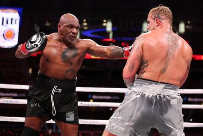 How many punches did Mike Tyson land against Jake Paul in boxing fight?