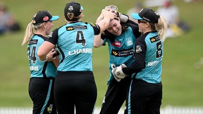 Teenage quick skips schoolies to break WBBL records