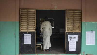 Senegal votes to shape parliament as reforms and economy hang in balance