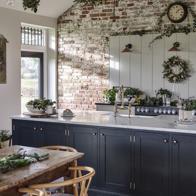 5 things professional organisers always move out of the kitchen for Christmas for a stylish and serene space