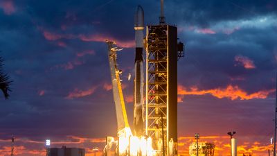 SpaceX launches telecom satellite from Florida in gorgeous sunset liftoff (video, photos)