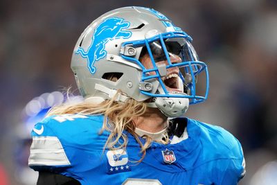 Alex Anzalone heads to locker room, seems to say ‘It’s broke’ regarding his wrist