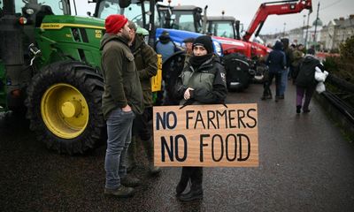 Keir Starmer defends inheritance tax change amid farmers’ outrage