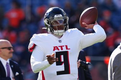 Falcons put rookie QB Michael Penix Jr. in late against the Broncos