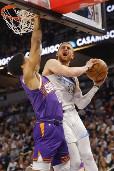 Julius Randle's Buzzer-Beater Lifts Timberwolves Over Suns