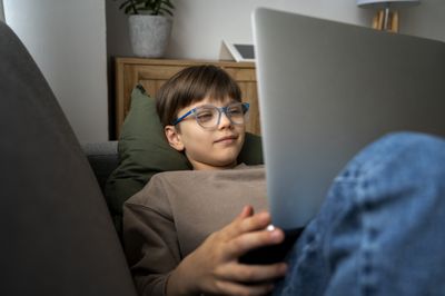 Excess Screen Time Triggers Early Puberty, Rapid Bone Growth, Potentially Limiting Height: Study