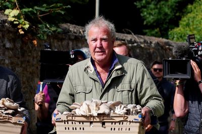 Jeremy Clarkson defies doctor's orders to join thousands of protesting farmers in central London today