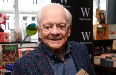 Sir David Jason gives up his helicopter due to hip pain