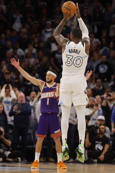 Julius Randle Hits Game-Winning 3-Pointer For Timberwolves