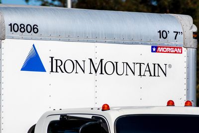 Iron Mountain Stock: Is Wall Street Bullish or Bearish?