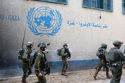 Large food convoy violently looted in Gaza, UNRWA says