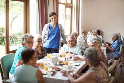 Senior Living and Memory Care Facilities Improving, Says Survey