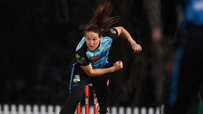 Schutt's WBBL masterclass helps Strikers sink Scorchers