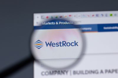 Is Wall Street Bullish or Bearish on Smurfit Westrock Stock?