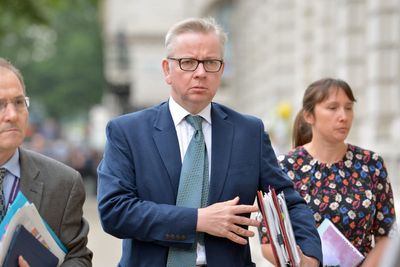 Michael Gove snubs William Hague as he backs Peter Mandelson in race to become Oxford chancellor