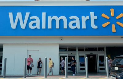 Walmart Reports Strong Sales, Expects Continued Growth