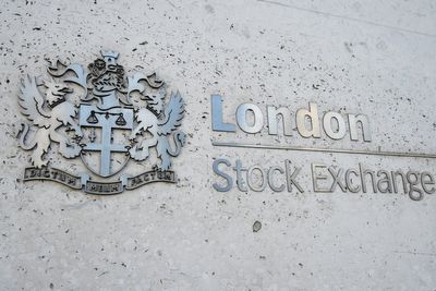 FTSE 100 nudges down amid fears over Russia tensions