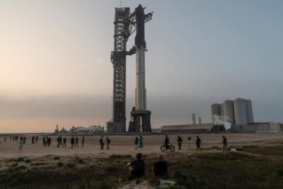 Spacex Successfully Nails Soft Landing With Starship Prototype