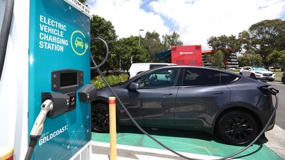 Electric cars may save power grid, if drivers let them