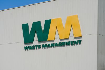 Are Wall Street Analysts Bullish on Waste Management Stock?