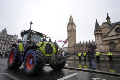 First Labour MPs express doubts over farm inheritance tax after thousands protest