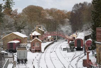 Sharp rise in breakdowns reported as yellow warnings over snow and ice persist