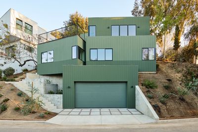 On a sloped Los Angeles site, a cascade of green 'boxes' offers inside outside living