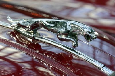 Jaguar’s new logo and weird ad gets ripped by everyone