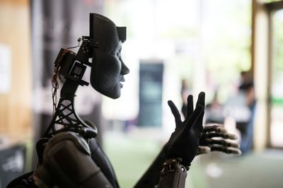 Study Reveals Non-Expert Readers Find AI-Generated Poems More Relatable Than Those By Humans