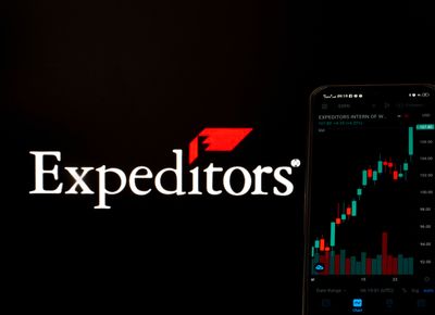 Are Wall Street Analysts Bullish on Expeditors International Stock?