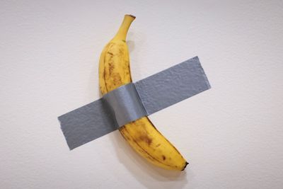 Chinese Crypto Founder Buys Banana Taped to Wall for $6 Million, Says He Will Eat It