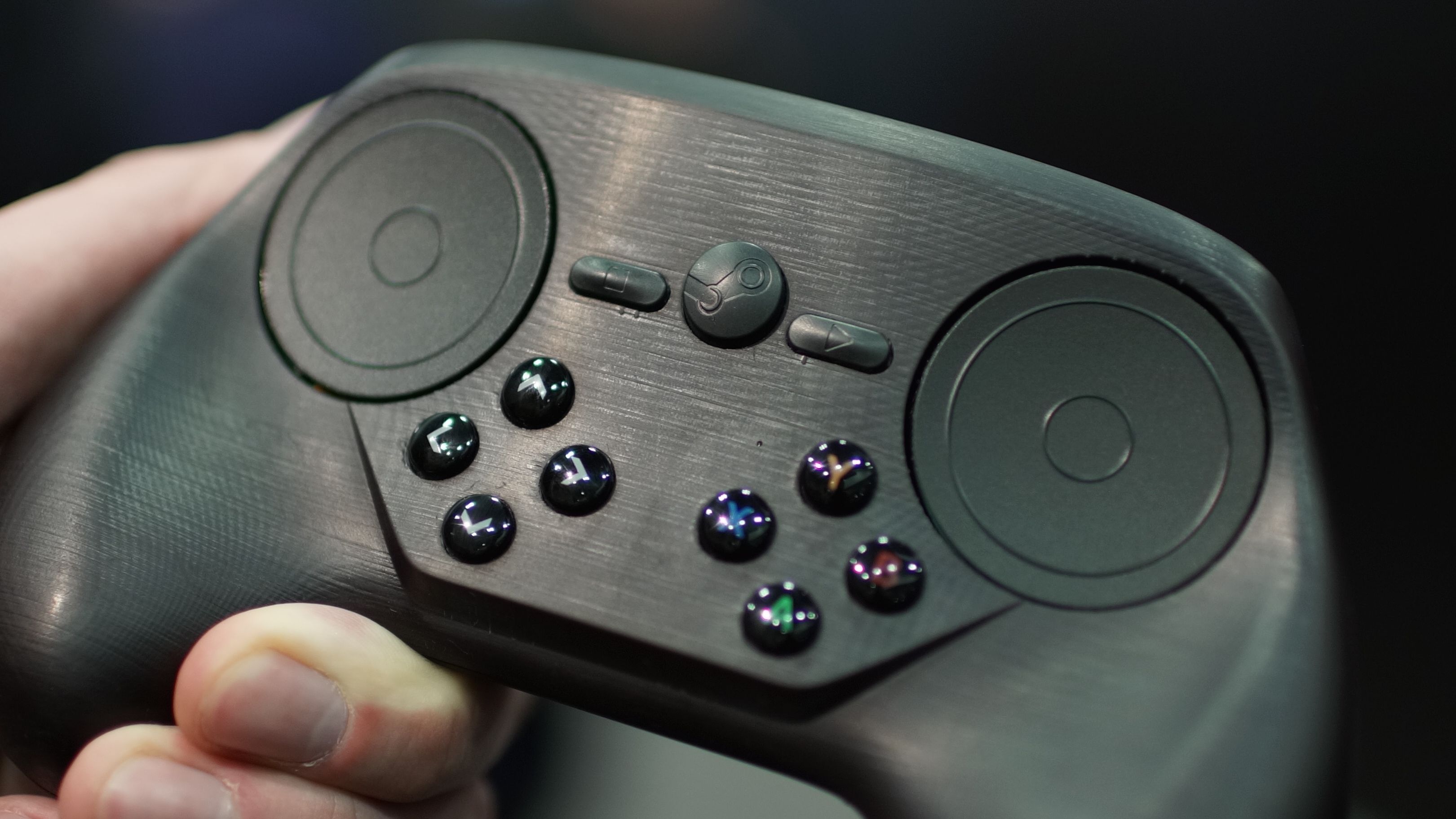 Valveから新型のタッチパッド付きゲームコントローラーまもなく