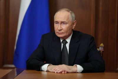 Vladimir Putin threatens UK with new ballistic missile as Ukraine war escalates