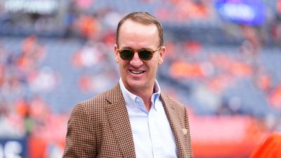 Peyton Manning Takes Funny Swipe at Jerry Jones, Cowboys While Hosting CMA Awards