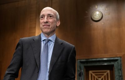 Top US Securities Regulator To Exit, Clearing Way For Trump Pick