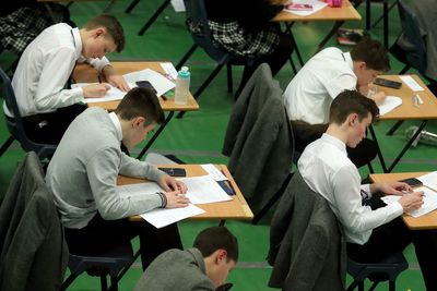 Government should review uninspiring and ‘mechanistic’ GCSE English – exam board