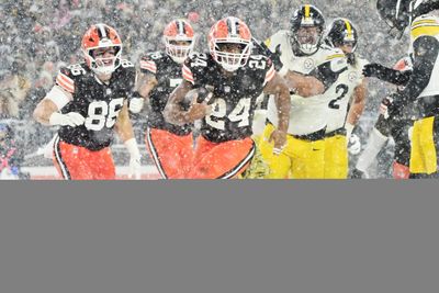 On top late: Chubb’s second score gives Browns late lead