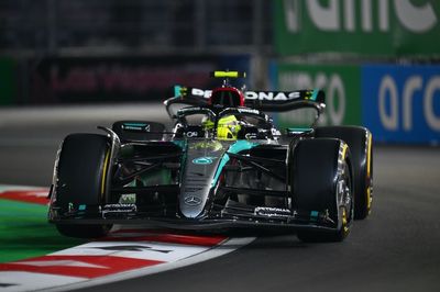 F1 Las Vegas GP: Hamilton stays on top in second practice