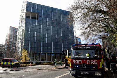 US Embassy in London locked down after ‘loud bang’ as armed police swoop on suspicious package