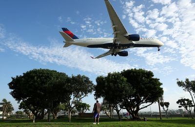 'Entitled' First Class Passenger Demands Delta Delay Entire Flight to Fix His Broken Tray Table