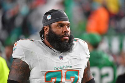 Dolphins OL coach says guard won’t get starting job back upon return