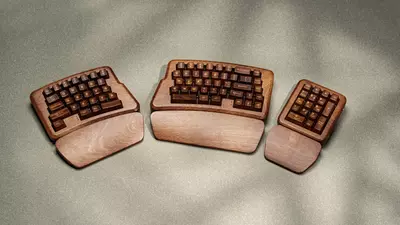 I can't decide if I love or hate the look of this wooden split ergonomic keyboard. No, no, it's the latter