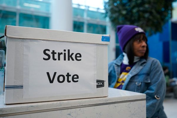 Charlotte airport workers voting on whether to strike during busy Thanksgiving travel week