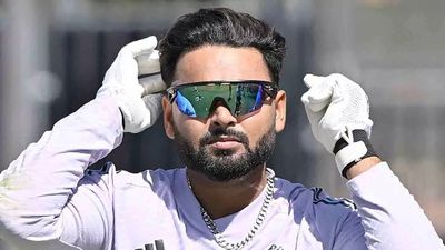'Mahual banana padega...': Rishabh Pant cheers up India teammates during Perth Test against Australia