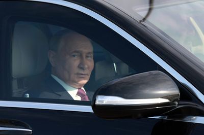 Is Putin secretly one of the world's richest men? Experts estimate a $200 billion net worth